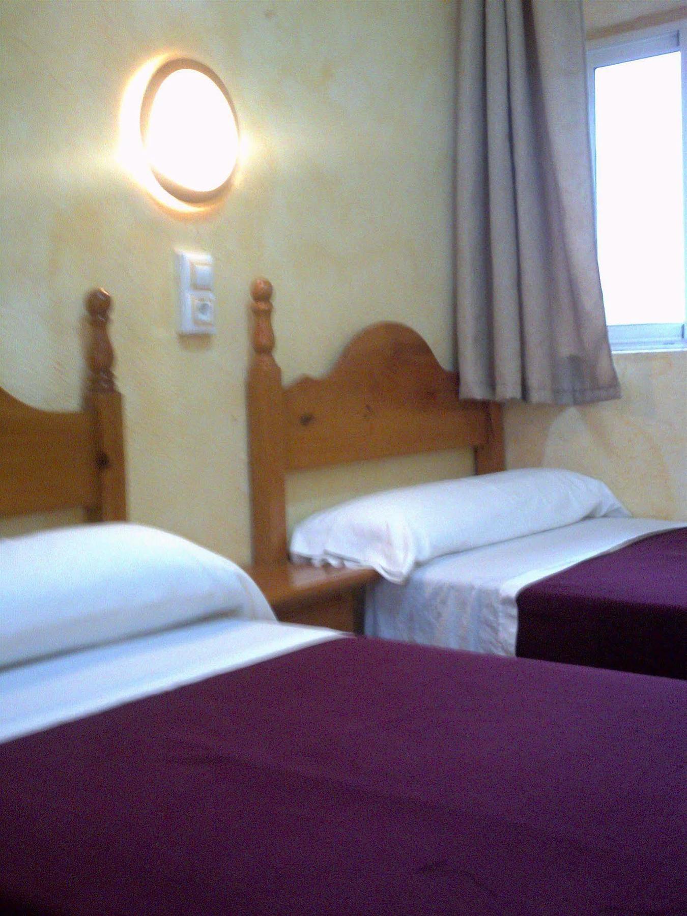 Pension Lisdos Sevilla Bagian luar foto
