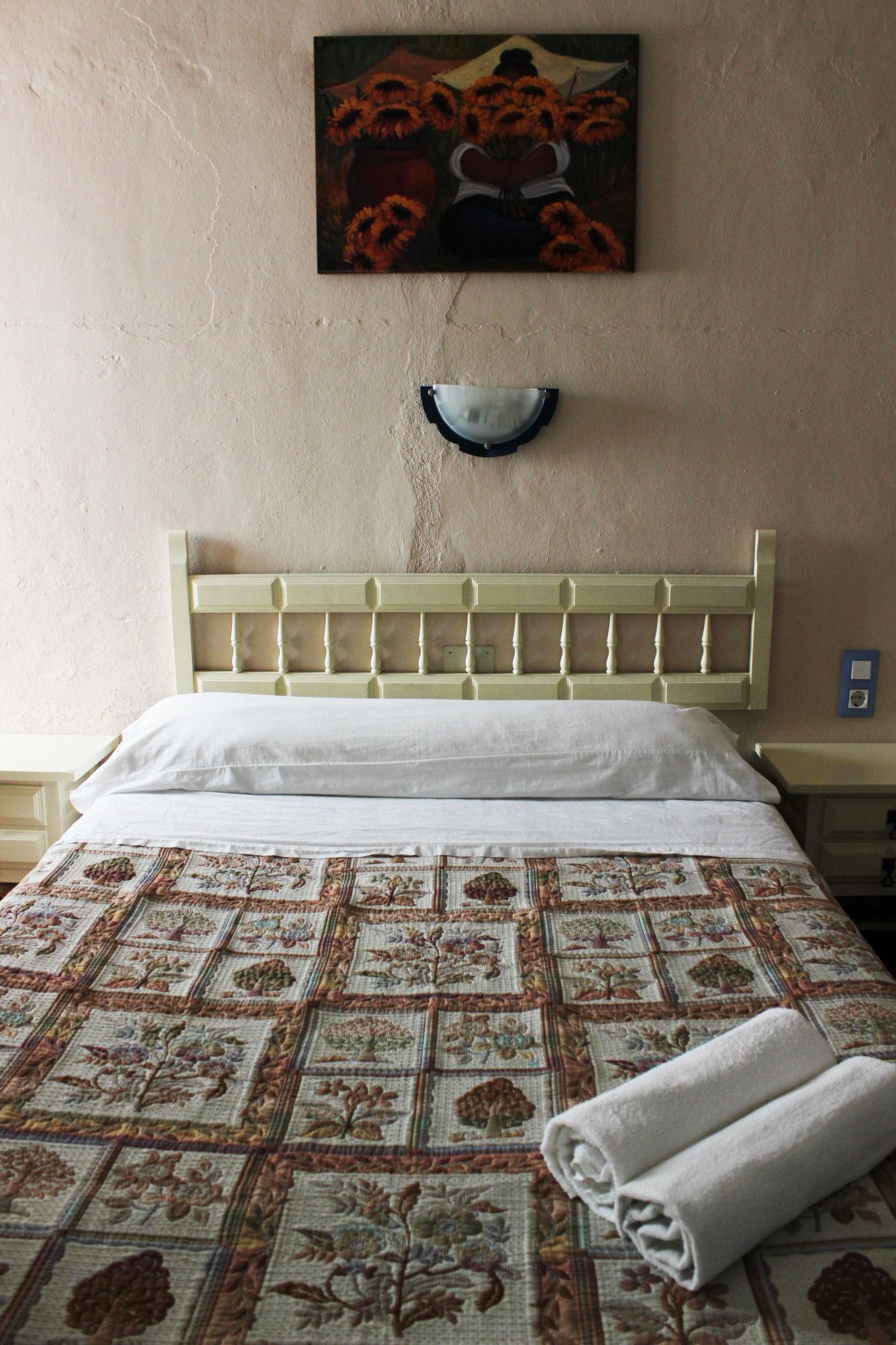 Pension Lisdos Sevilla Bagian luar foto
