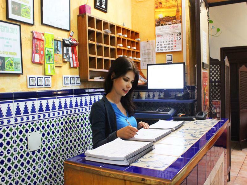 Pension Lisdos Sevilla Bagian luar foto