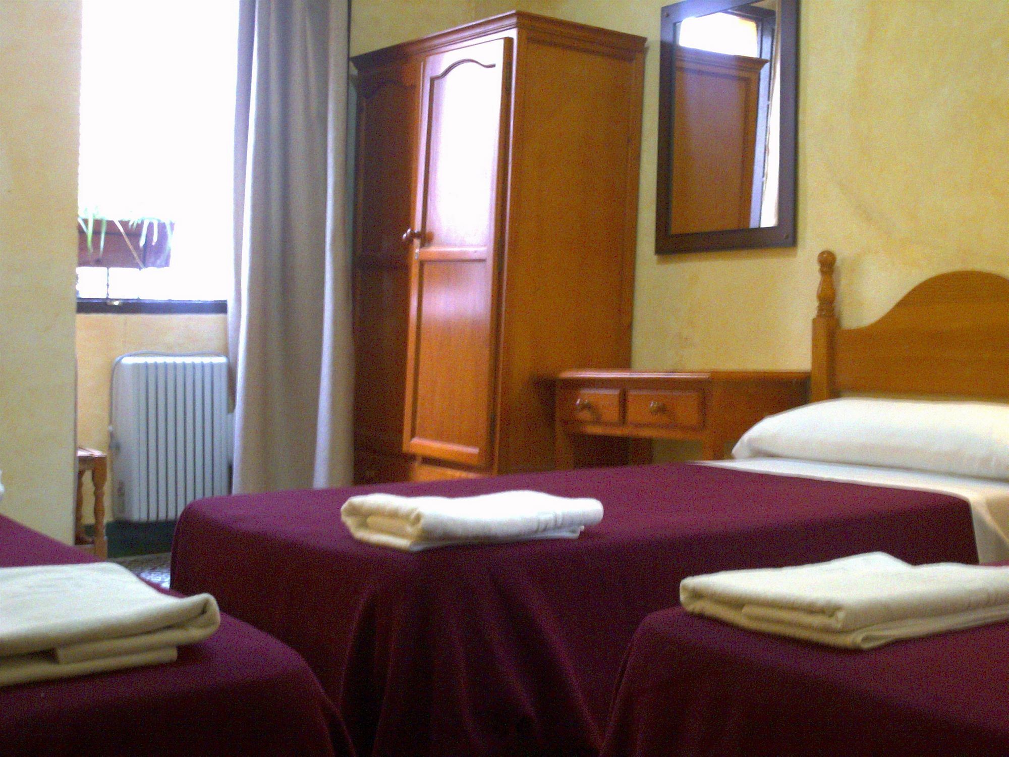 Pension Lisdos Sevilla Bagian luar foto