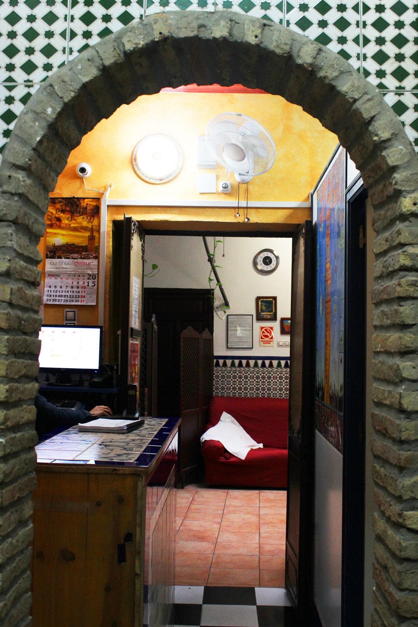 Pension Lisdos Sevilla Bagian luar foto