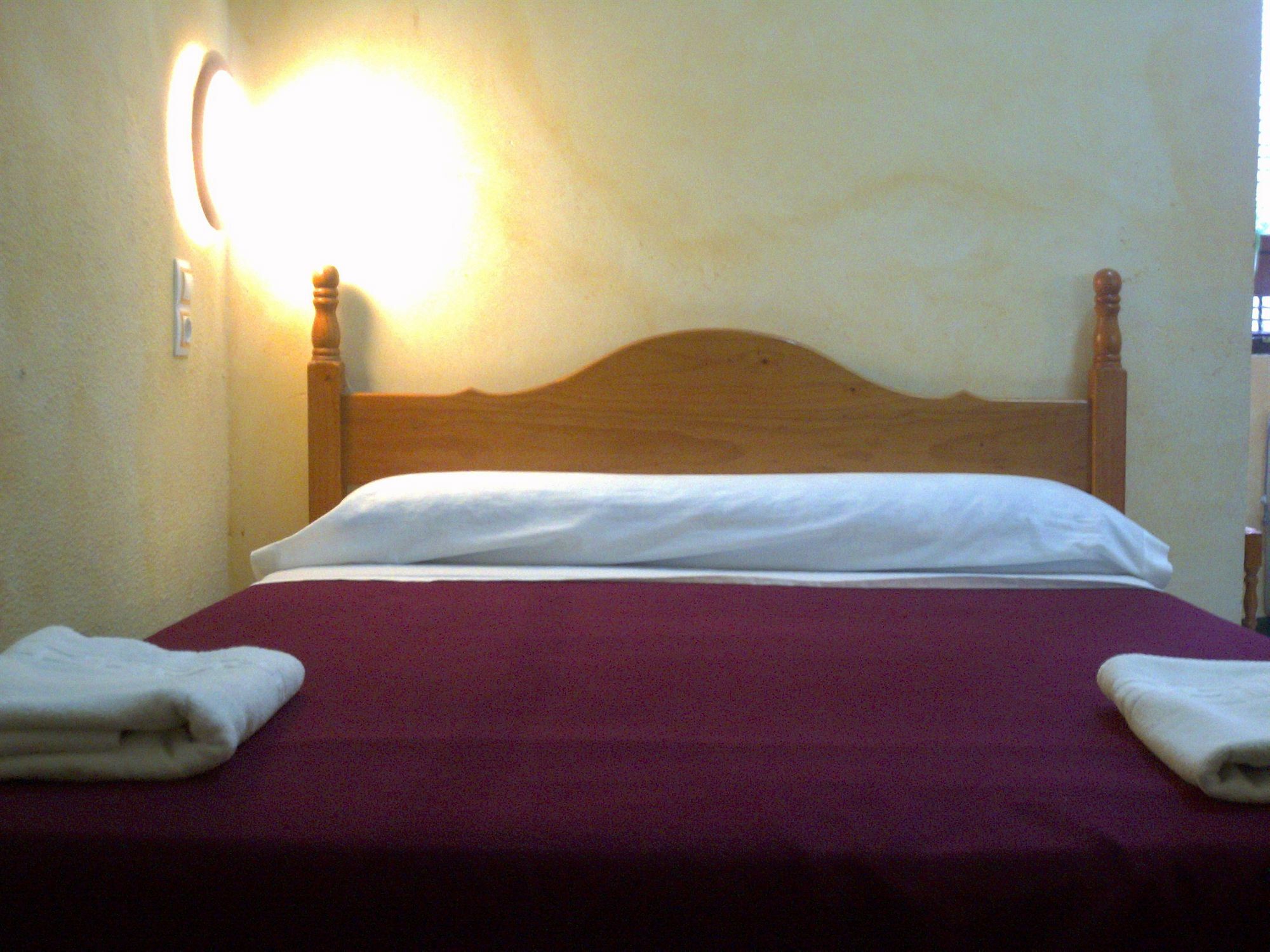 Pension Lisdos Sevilla Bagian luar foto
