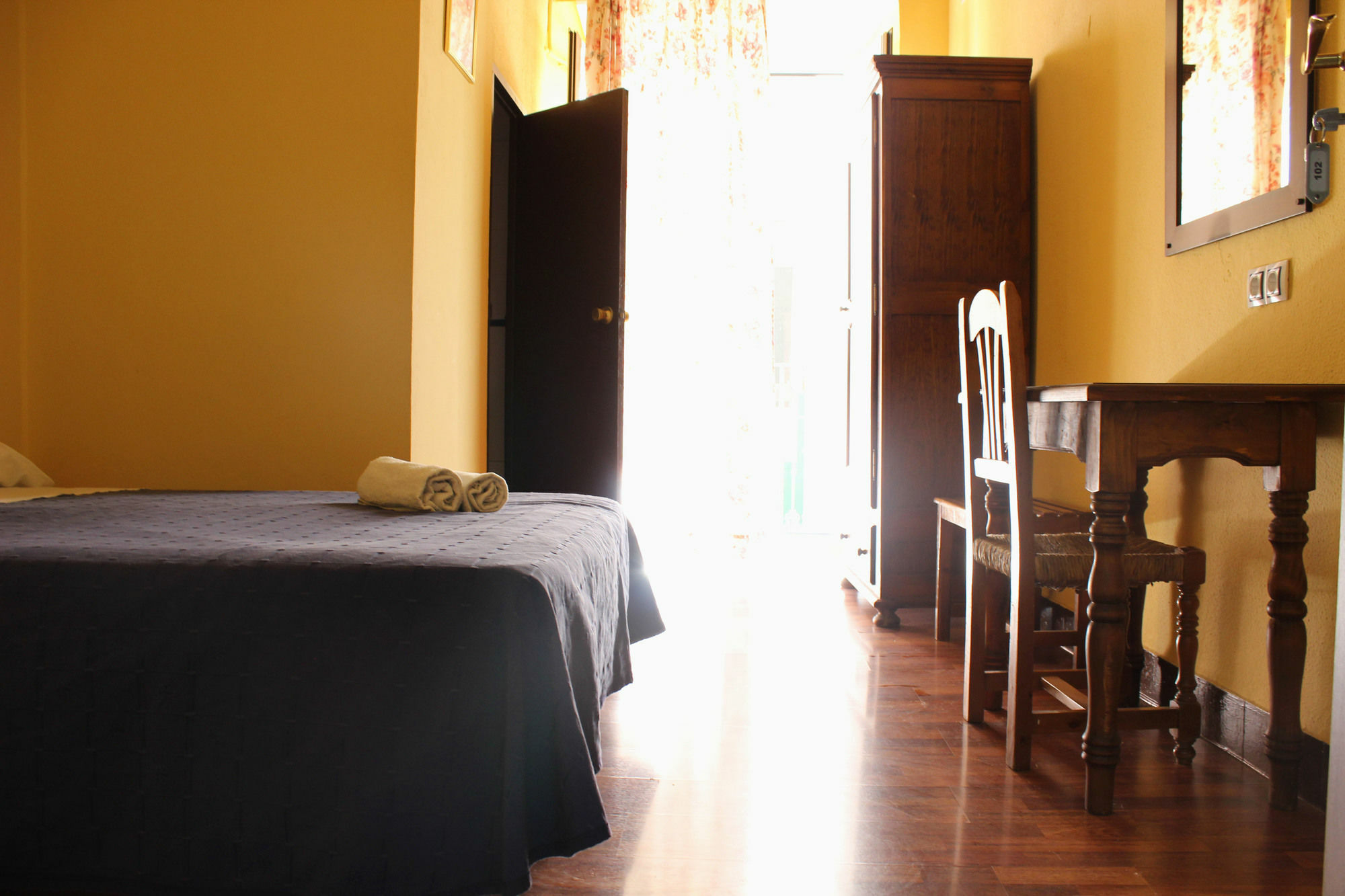 Pension Lisdos Sevilla Bagian luar foto