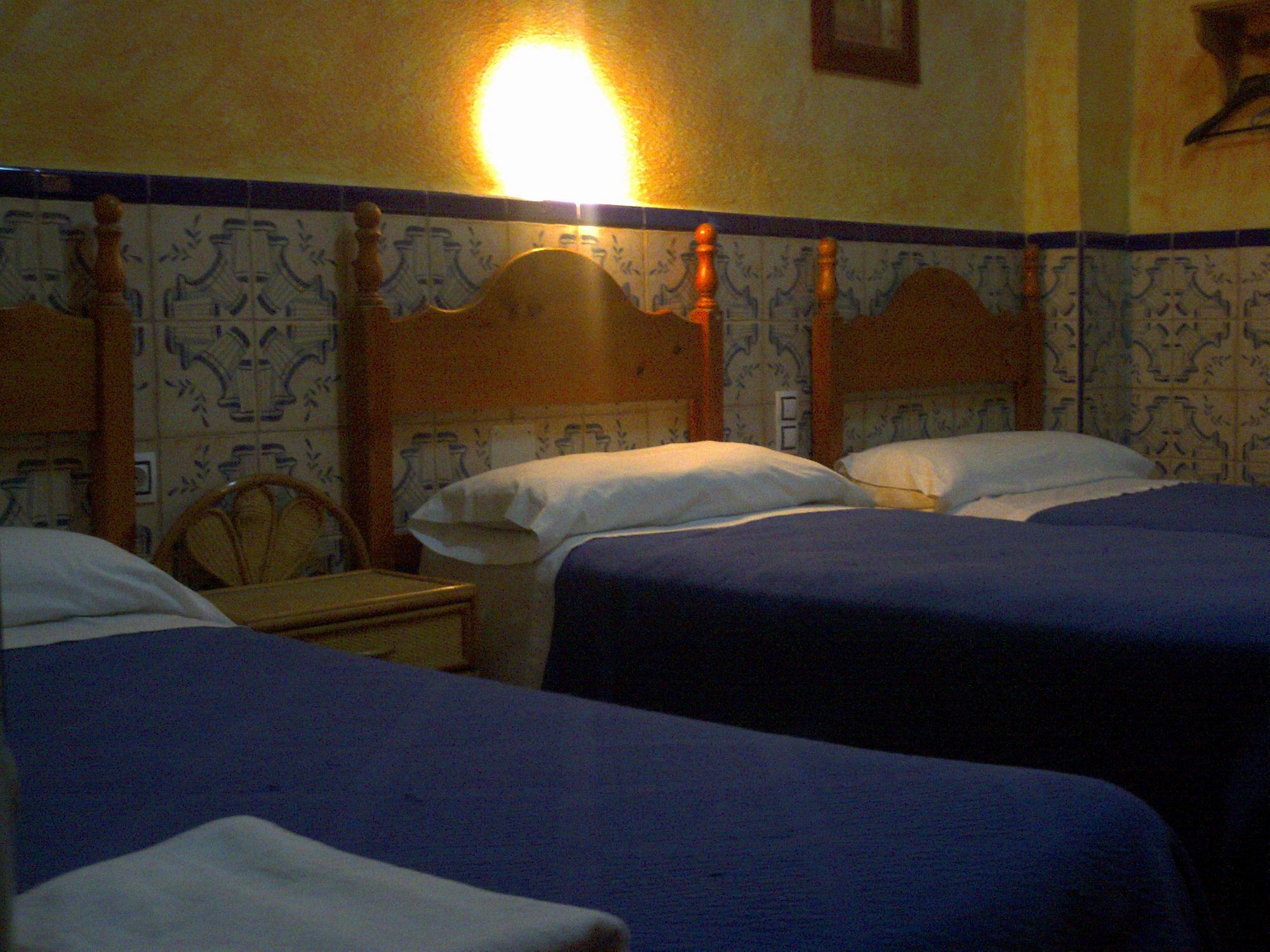Pension Lisdos Sevilla Bagian luar foto